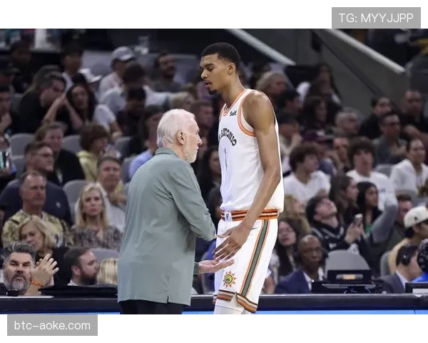 更衣室通讯：马刺主帅波波维奇赛后肯定文班亚马在防守端的支柱作用